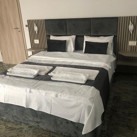 Sub Cetate Hotel Rîşnov Buitenkant foto