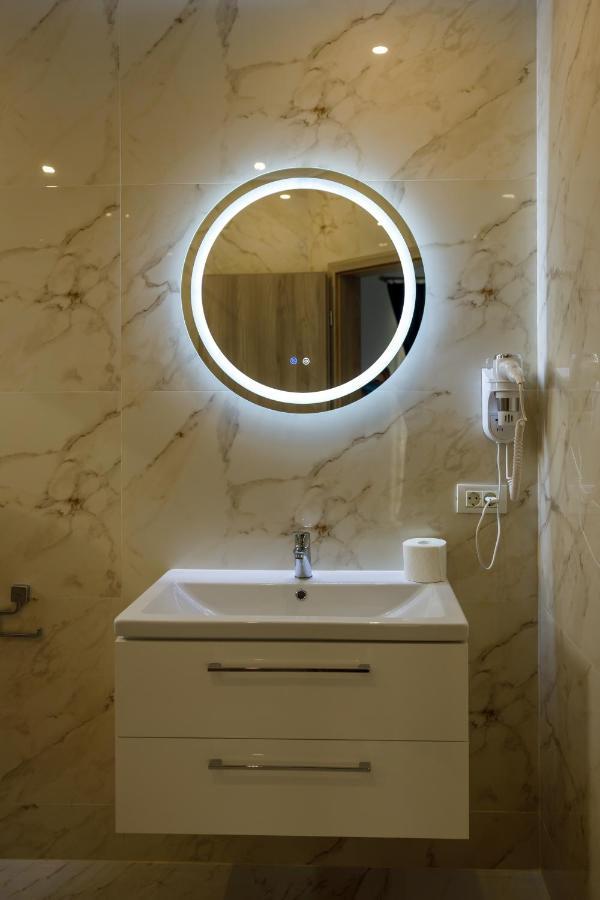 Sub Cetate Hotel Rîşnov Buitenkant foto