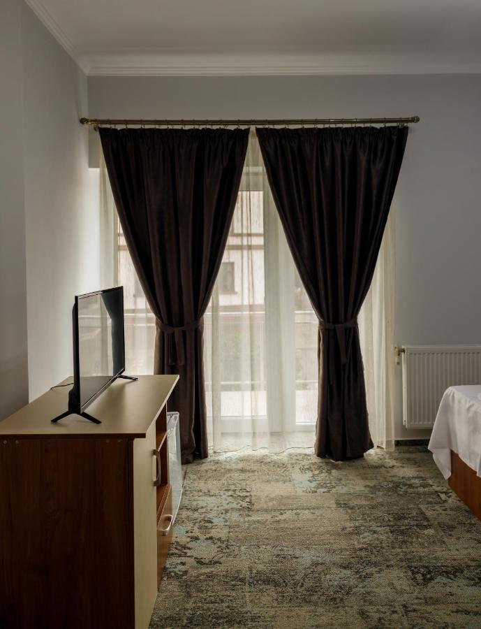 Sub Cetate Hotel Rîşnov Buitenkant foto