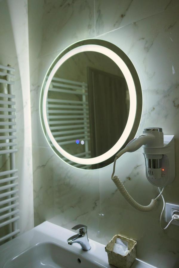 Sub Cetate Hotel Rîşnov Buitenkant foto