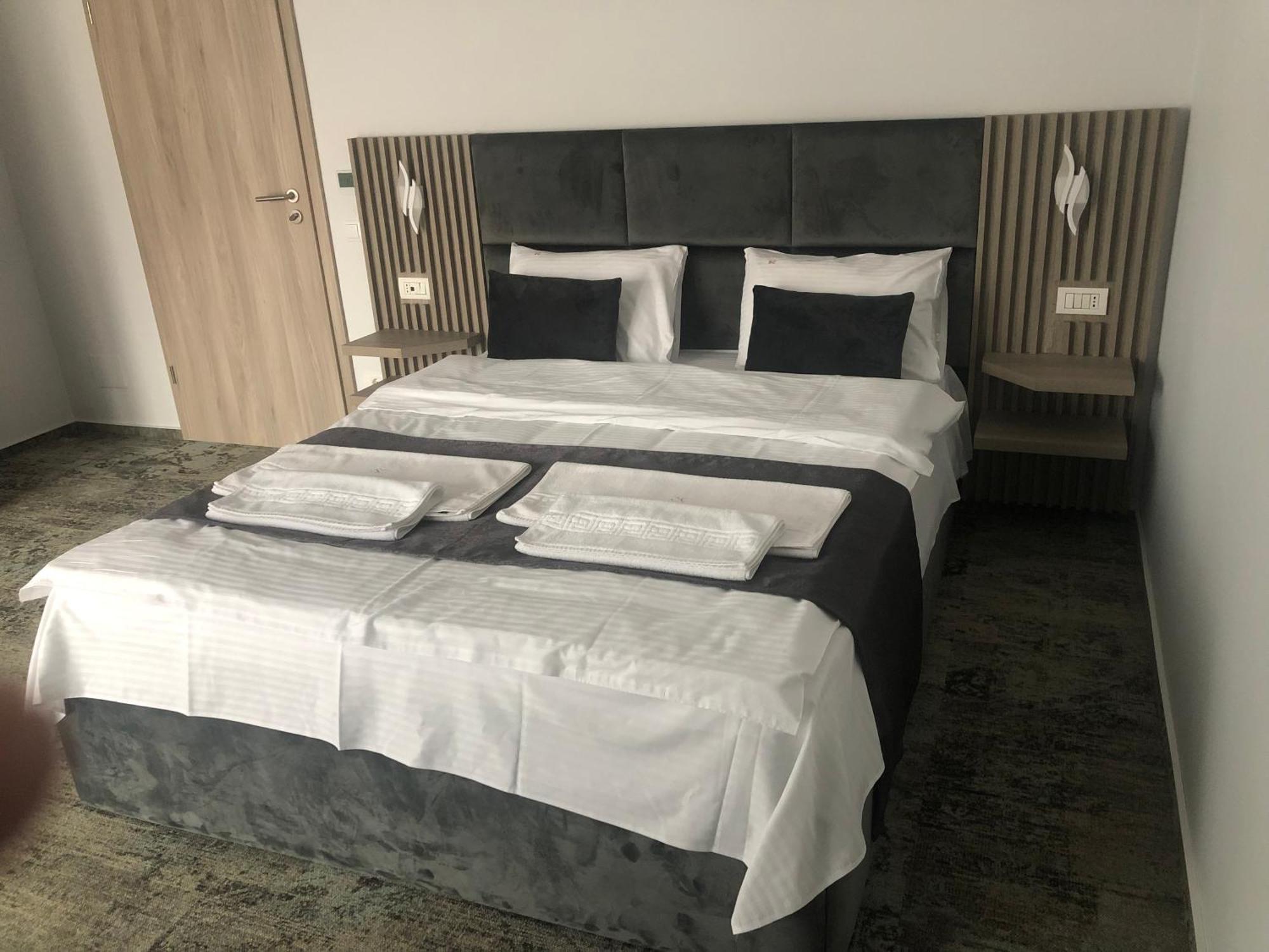 Sub Cetate Hotel Rîşnov Buitenkant foto