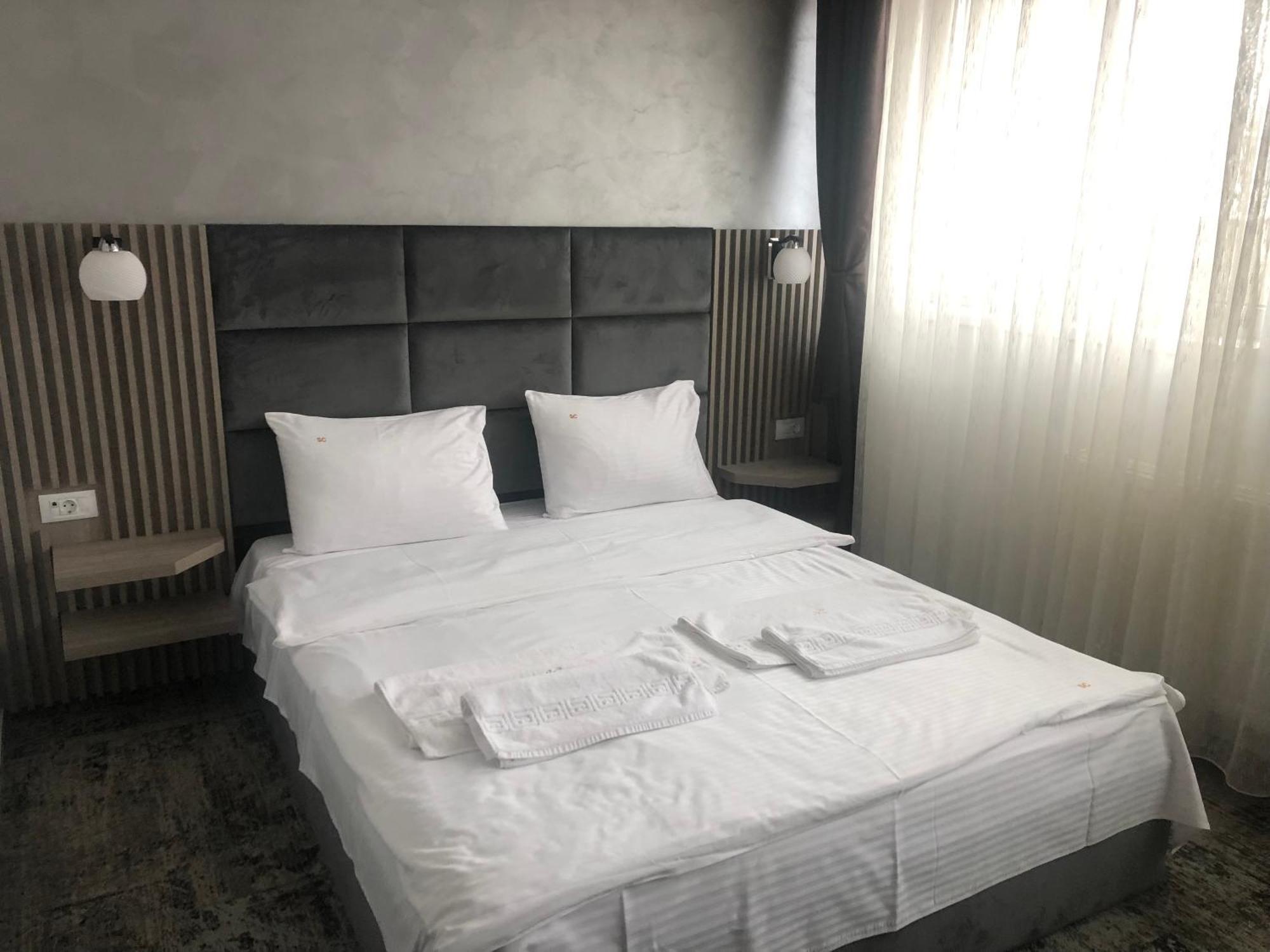 Sub Cetate Hotel Rîşnov Buitenkant foto