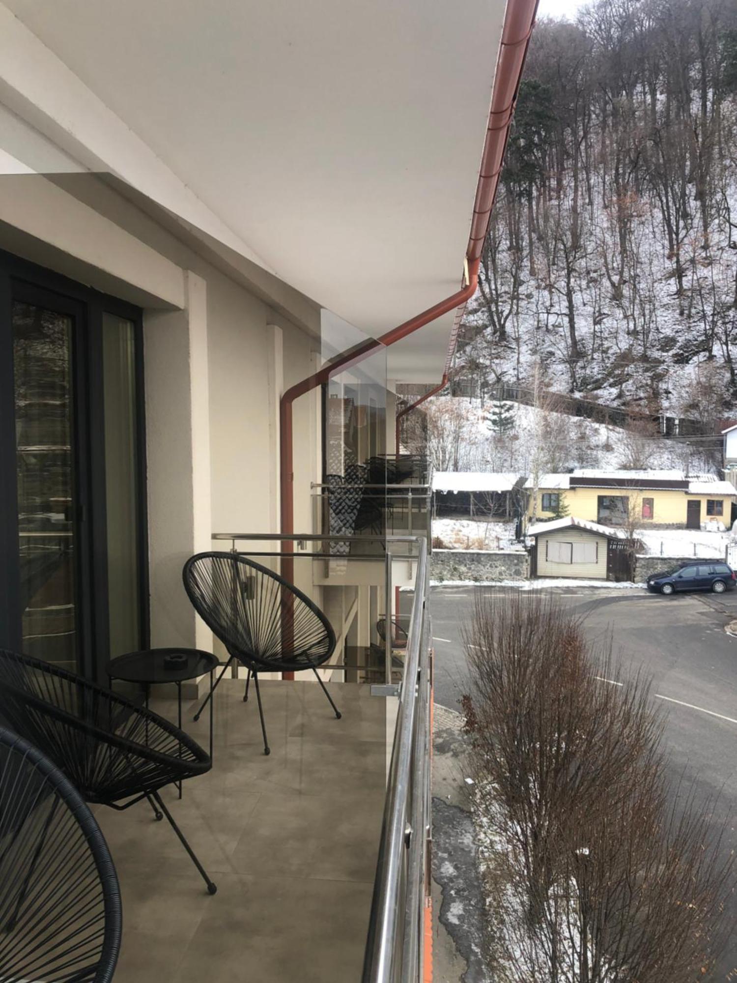 Sub Cetate Hotel Rîşnov Buitenkant foto