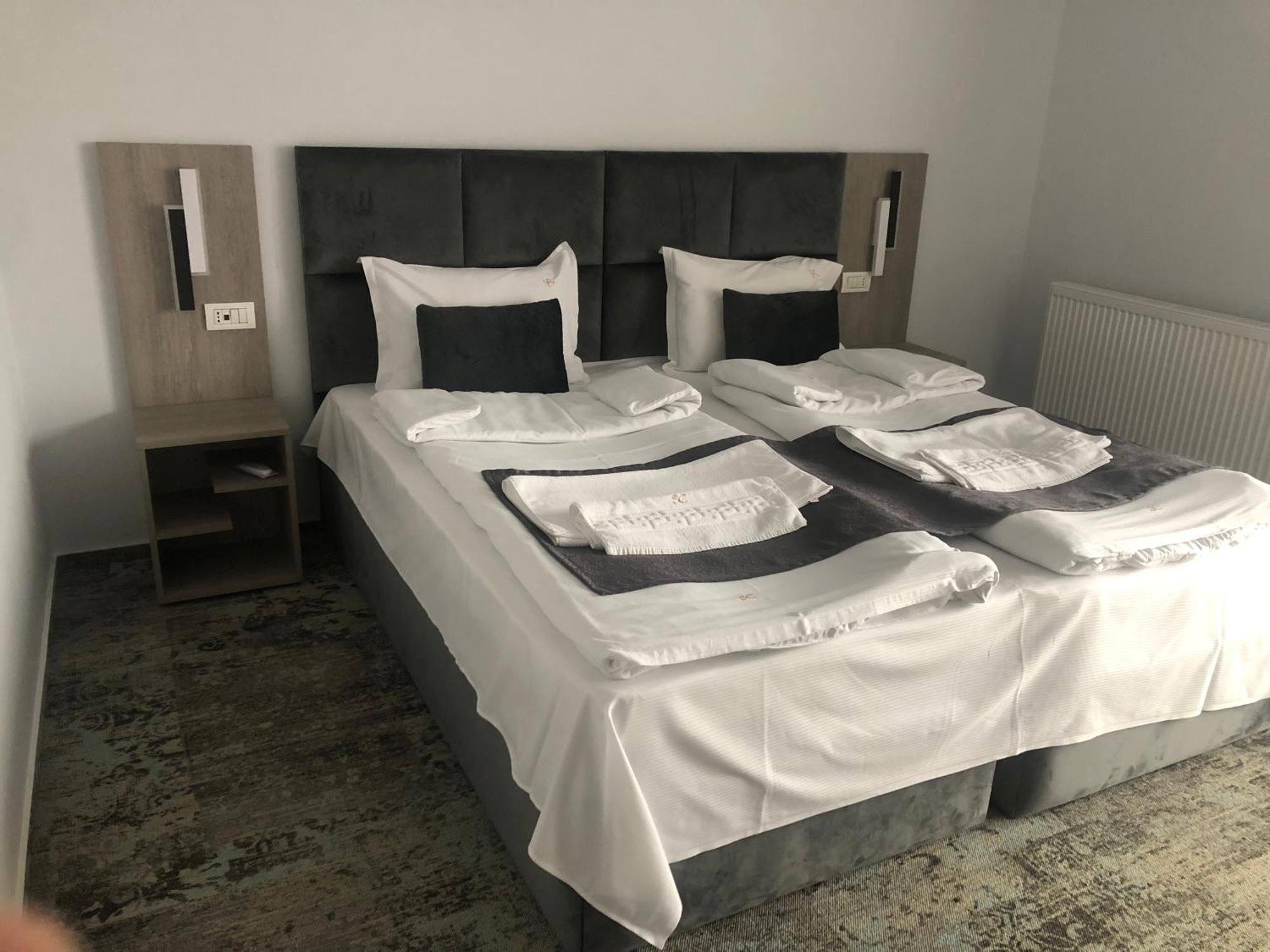Sub Cetate Hotel Rîşnov Buitenkant foto