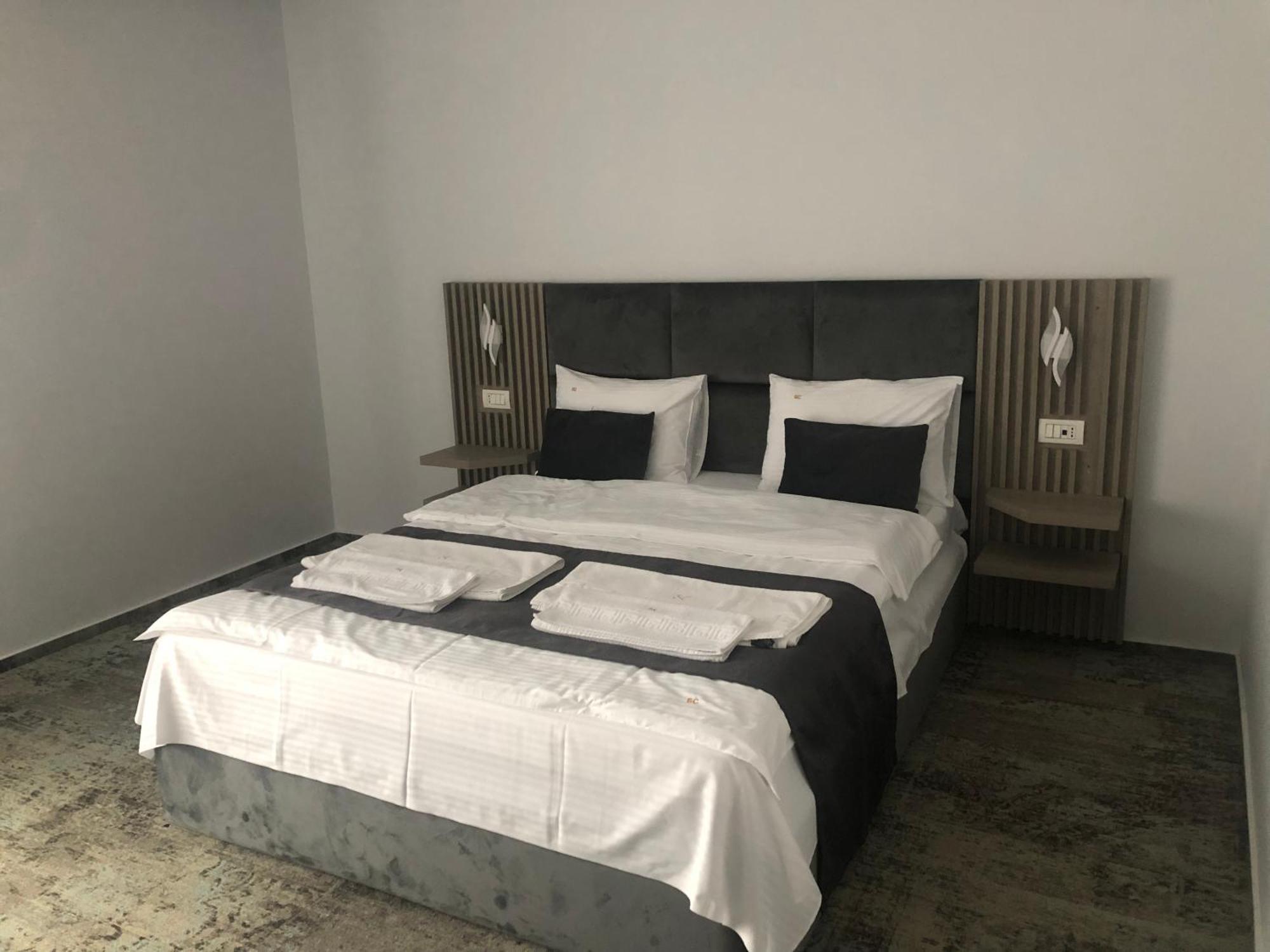 Sub Cetate Hotel Rîşnov Buitenkant foto