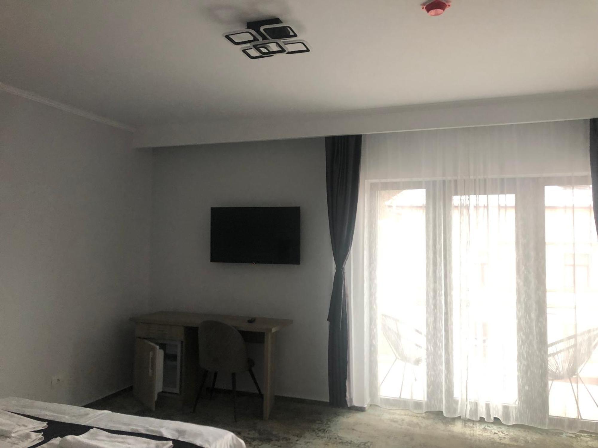 Sub Cetate Hotel Rîşnov Buitenkant foto