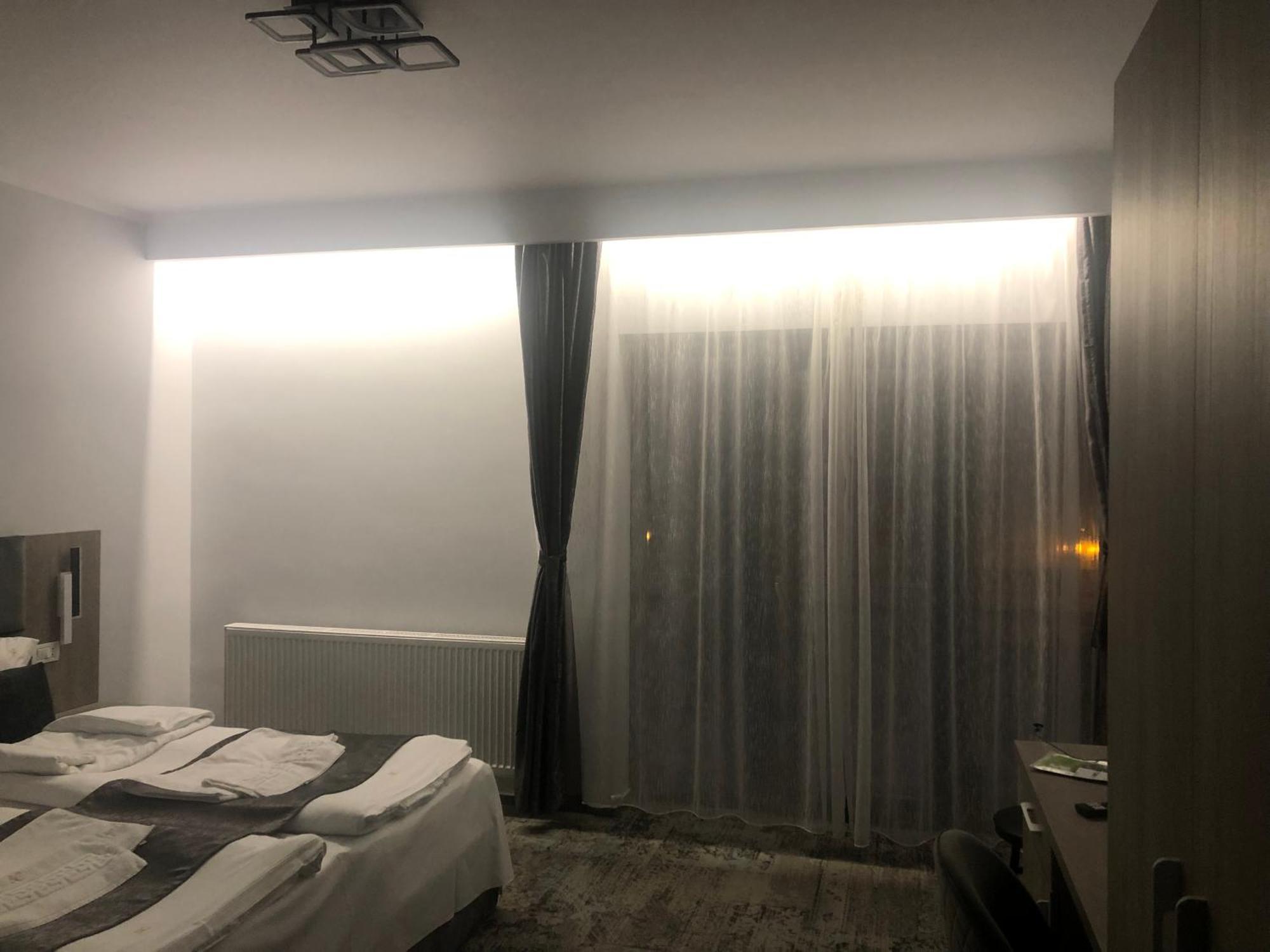 Sub Cetate Hotel Rîşnov Buitenkant foto