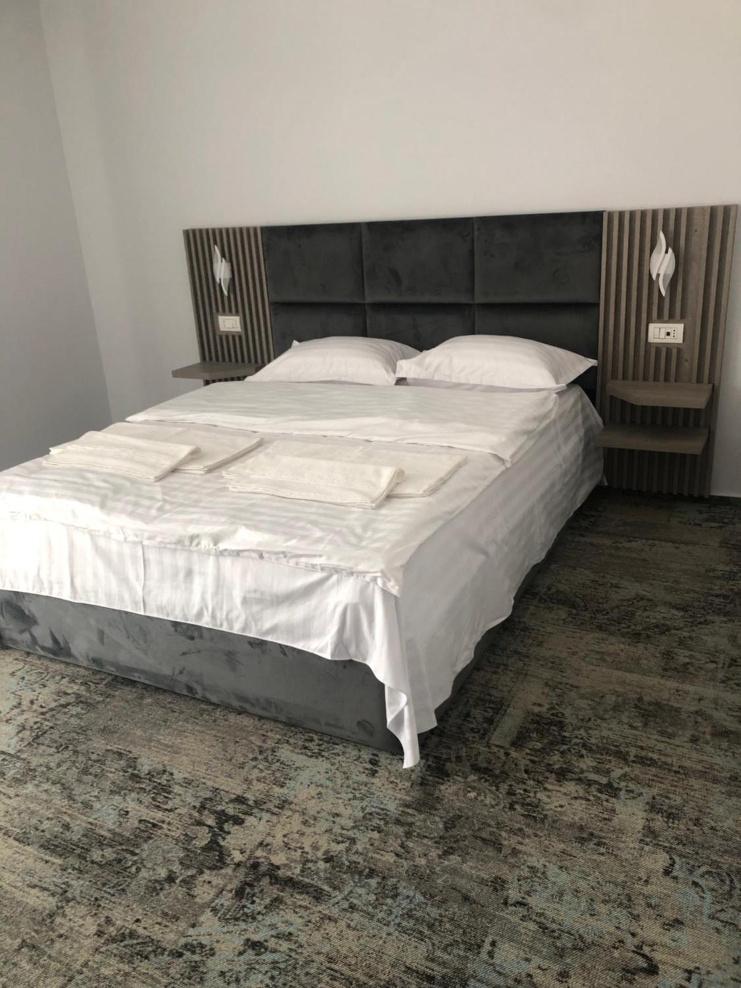Sub Cetate Hotel Rîşnov Buitenkant foto