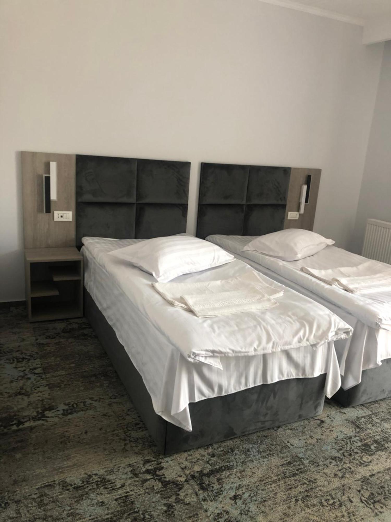 Sub Cetate Hotel Rîşnov Buitenkant foto